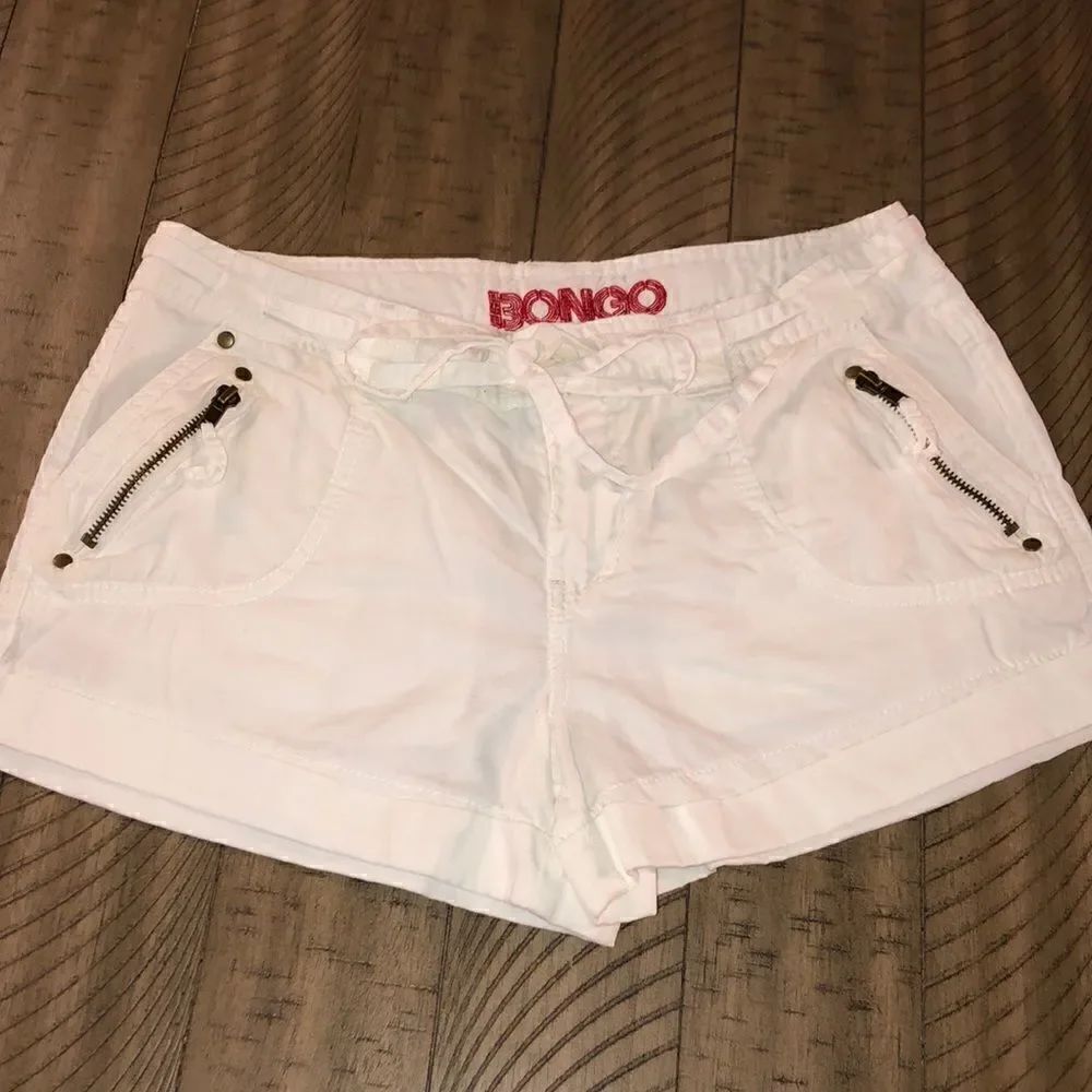 Bongo Summer White 4 Pocket Chic Cargo Pants Front Tie, Zip and Button VACAY!